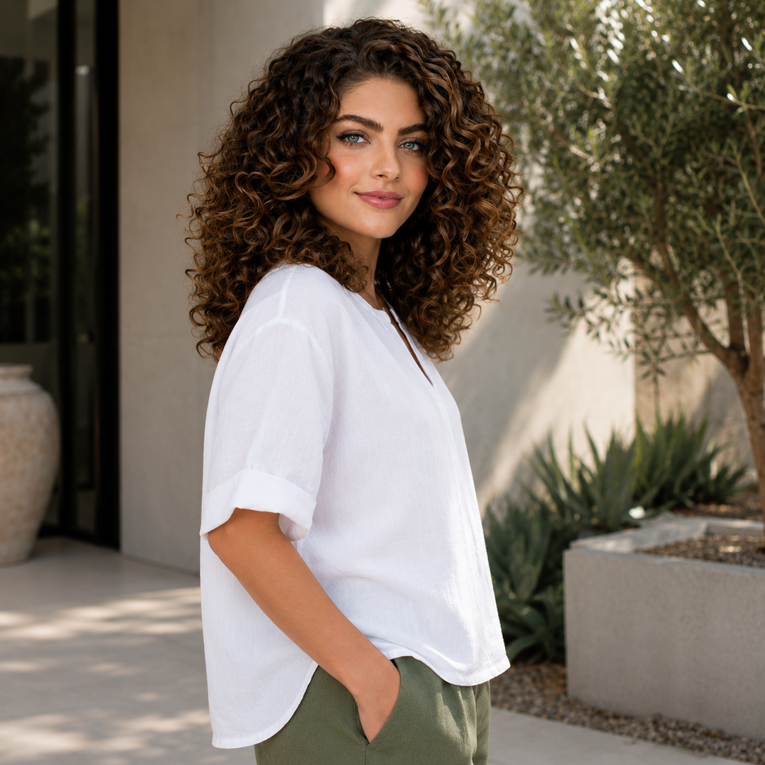 Vera May 6714 split-neck linen top – bianco detail
