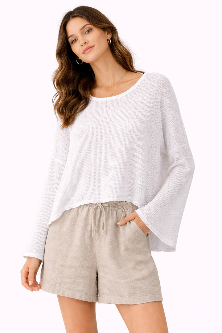 Vera May 6789 white long-sleeve textured linen top – styled with linen shorts